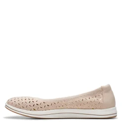 Clarks Flats|Women's , Breeze Roam Slip-On Light Sand