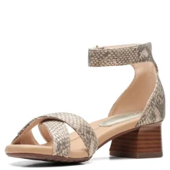 Clarks Pumps & Heels|Women's , Desirae Lily Sandal Beige