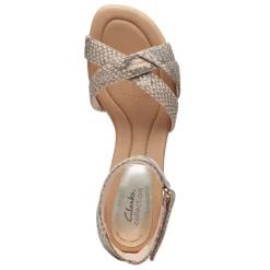 Clarks Pumps & Heels|Women's , Desirae Lily Sandal Beige