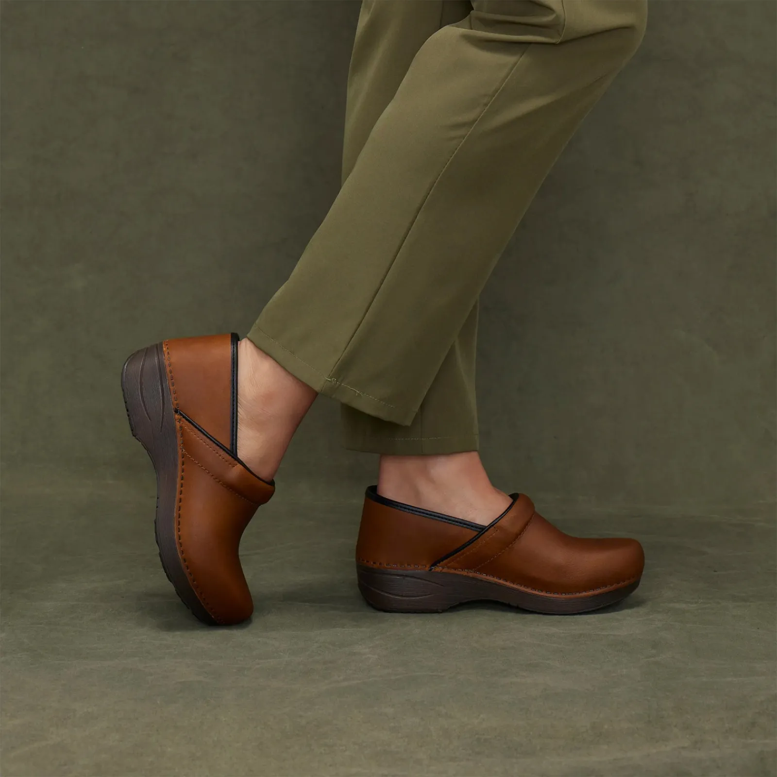 Dansko Work & Safety|Women's , XP 2.0 Clog Caramel